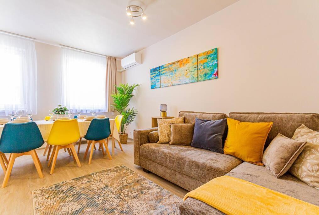 Roomy Apartment 80Sqm At City Center Free Parking Space, Ac & Balcony Budapest Ngoại thất bức ảnh