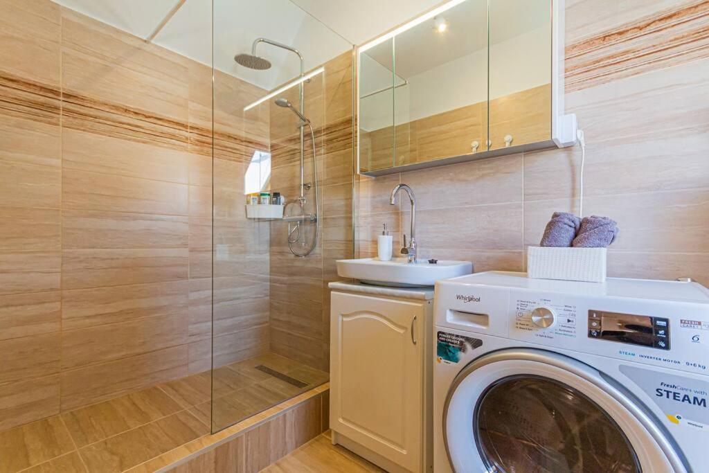 Roomy Apartment 80Sqm At City Center Free Parking Space, Ac & Balcony Budapest Ngoại thất bức ảnh