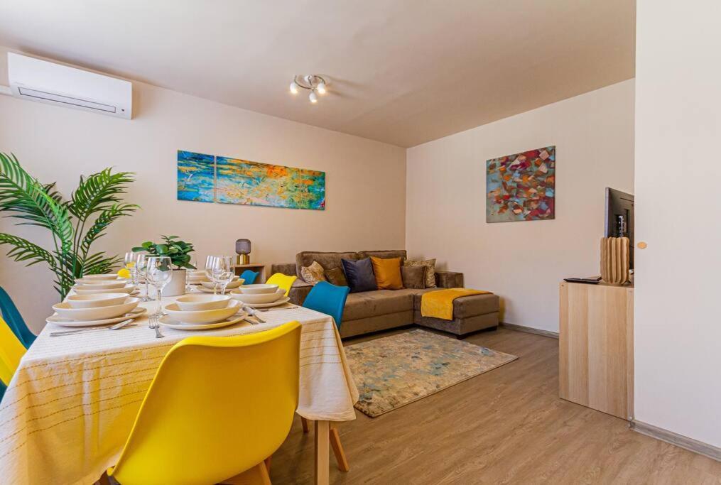 Roomy Apartment 80Sqm At City Center Free Parking Space, Ac & Balcony Budapest Ngoại thất bức ảnh