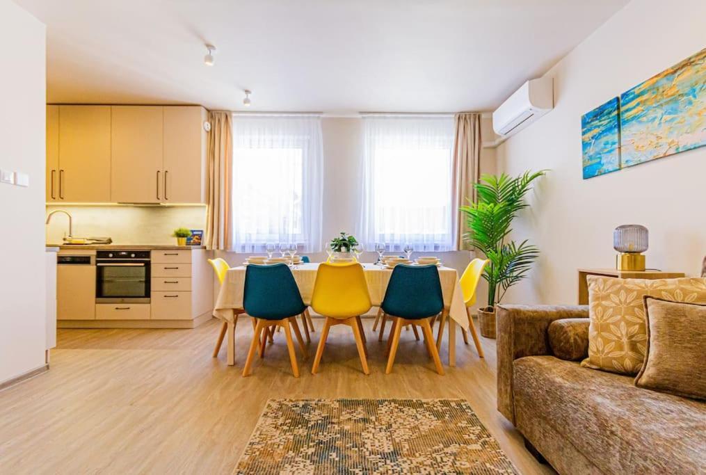 Roomy Apartment 80Sqm At City Center Free Parking Space, Ac & Balcony Budapest Ngoại thất bức ảnh