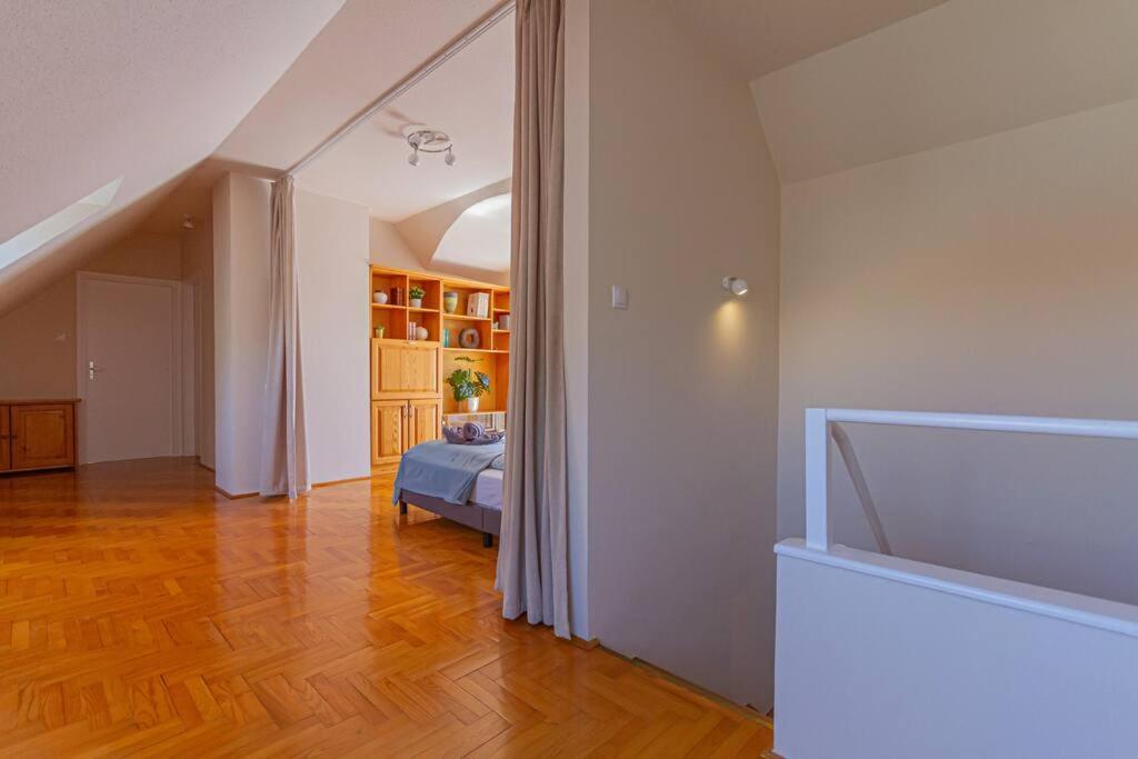 Roomy Apartment 80Sqm At City Center Free Parking Space, Ac & Balcony Budapest Ngoại thất bức ảnh