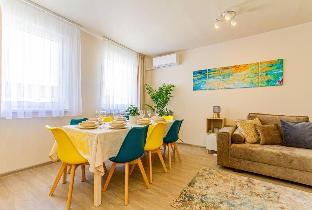 Roomy Apartment 80Sqm At City Center Free Parking Space, Ac & Balcony Budapest Ngoại thất bức ảnh